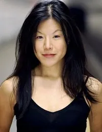 영화배우인 헤티엔 박의 대표 이미지