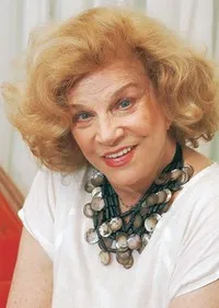 배우인 토니아 카레로의 대표 이미지