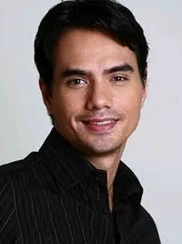 배우인 TJ 트리니다드의 대표 이미지