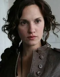 배우인 루스 브래들리의 대표 이미지