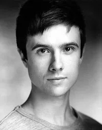 배우인 드류 카이든의 대표 이미지