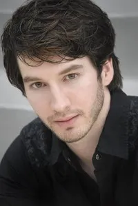 배우인 가렛 하인스의 대표 이미지