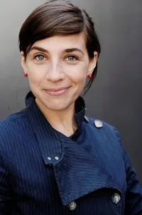 배우인 오리아나 슈레이지의 대표 이미지