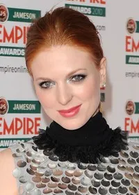 배우인 나타사 야니치의 대표 이미지