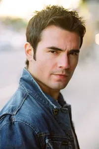 배우인 레네 알바라도의 대표 이미지