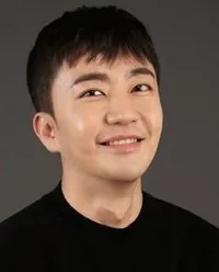 영화배우인 윤준의 대표 이미지
