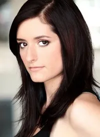 배우, 제작/기획, 각본인 테일러 힐의 대표 이미지