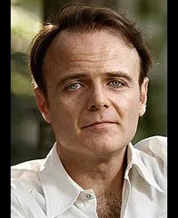 영화배우인 루이스 마친의 대표 이미지