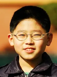 감독인 윤상원의 대표 이미지