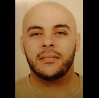 감독인 야니스 쿠심의 대표 이미지