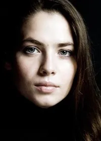 영화배우, 모델인 율리아 스니기르의 대표 이미지