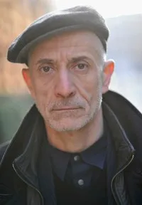 배우, 각본인 페페 세르빌로의 대표 이미지