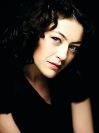 배우인 네르기스 외즈튀르크의 대표 이미지