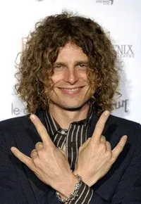 배우, 음악인 디미트리 코츠의 대표 이미지