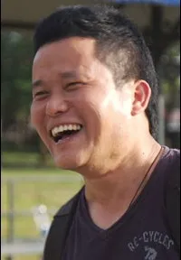 감독인 미누의 대표 이미지
