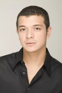 배우인 제리코 로잘레스의 대표 이미지