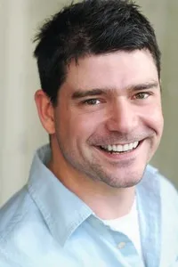 배우, 각본인 존 T. 우즈의 대표 이미지