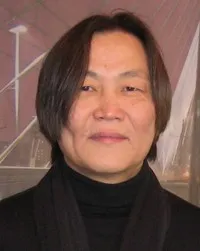영화감독인 비얌바 사캬의 대표 이미지