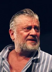 배우인 야누시 미하로프스키의 대표 이미지