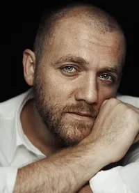 영화배우인 데니스 시베도프의 대표 이미지