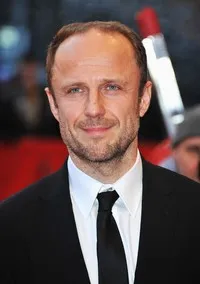 영화배우인 루카시 심라트의 대표 이미지