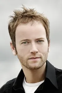 배우인 헥터 클라라문트의 대표 이미지