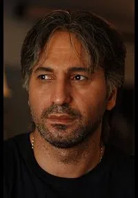 배우, 각본, 감독인 하미드 파로크네자드의 대표 이미지