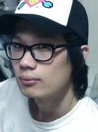 감독, 각본, 편집, 미술, 애니메이터, 성우인 허범욱의 대표 이미지