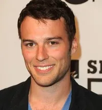 영화배우인 피터 무니의 대표 이미지