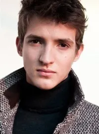 배우인 알리오샤 슈나이더의 대표 이미지