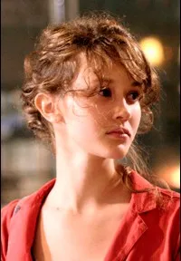 배우인 콘스탄스 루소의 대표 이미지