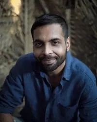 영화배우인 아비쉑 바네르지의 대표 이미지