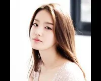 영화배우인 수현의 대표 이미지