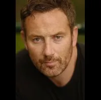 영화배우인 브라이언 라킨의 대표 이미지