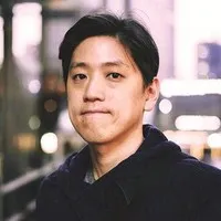 배우, 음악, 감독인 바비 최의 대표 이미지