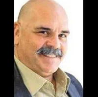 배우인 라심 오즈테킨의 대표 이미지