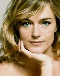 배우, 각본인 조 켈리의 대표 이미지