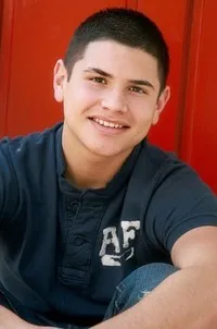 배우인 J.R. 빌라리얼의 대표 이미지