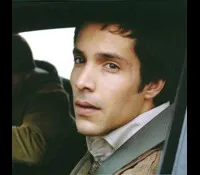 배우인 두산 두킥의 대표 이미지