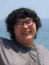 영화감독인 넝쿨의 대표 이미지