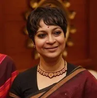 배우, 감독인 추르니 간굴리의 대표 이미지