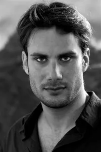 배우인 마테오 타란토의 대표 이미지