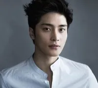 탤런트인 성훈의 대표 이미지