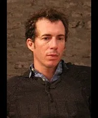 배우인 에스테반 비글리아르디의 대표 이미지