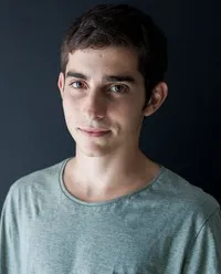 배우인 요아브 로트만의 대표 이미지