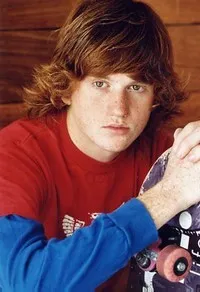 배우인 에디 해슬의 대표 이미지