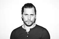 배우인 제임스 올리버 위틀리의 대표 이미지