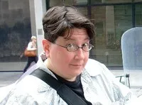 배우인 리사 하스의 대표 이미지