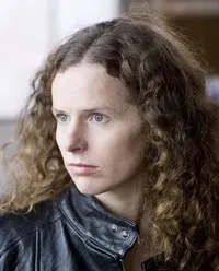 배우인 아스트리드 아드벌브의 대표 이미지