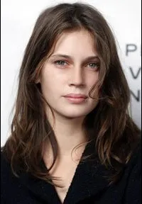 영화배우인 마린 바크스의 대표 이미지